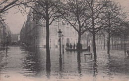 75 - Inondations De PARIS - 1910 -  Avenue Montaigne - La Crecida Del Sena De 1910