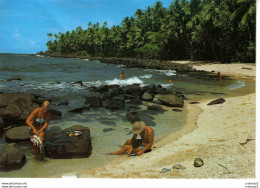 GUYANE Française ILES DU SALUT Petite Plage Ile Saint Joseph N°359 Pêche Poissons Baignade VOIR DOS - Altri & Non Classificati