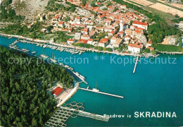73356024 Skradin Hafen Altstadt Fliegeraufnahme Skradin - Croatie
