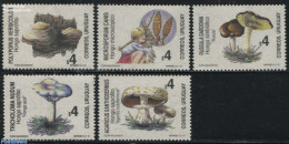 Uruguay 1997 Mushrooms 5v, Mint NH, Nature - Mushrooms - Funghi