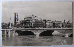 FRANCE - PARIS - Le Pont Au Change Et La Place Du Châtelet - 1957 - Bridges