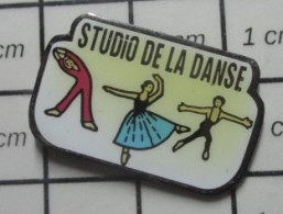 1818A Pin's Pins / Beau Et Rare / MARQUES / STUDIO DE LA DANSE - Marcas Registradas