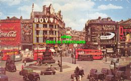 R617599 Piccadilly Circus. London. Photographic Greeting Card. Natural Colour Se - Other & Unclassified