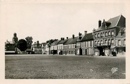 27* VERNEUIL SUR AVRE  Place De La Madeleine (cpsm 9x14) MA100,1049 - Verneuil-sur-Avre