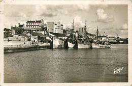 56* LORIENT  Bassin A Flots  (cpsm 9x14)       MA102,0922 - Lorient