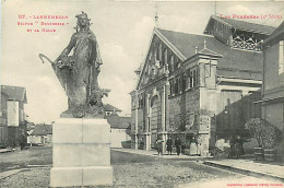 65* LANNEMEZAN Statue  La Halle   MA103,0842 - Lannemezan