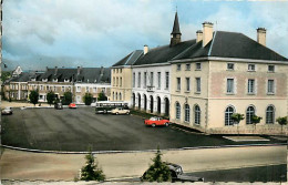 61* LE MERLERAULT  Place De La   Mairie     CPSM(9X14)       MA105,1292 - Le Merlerault