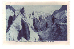 74 - CHAMONIX - CREVASSE A LA MER DE GLACE - ANIMÉE -  - Chamonix-Mont-Blanc