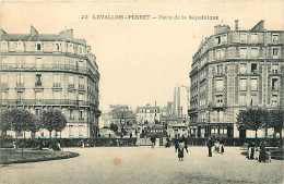 92* LEVALLOIS PERRET Place De A Republique   MA106,0402 - Levallois Perret