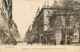 84* AVIGNON   Rue De La Republique  MA107,0552 - Avignon