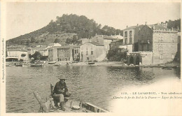 83* LE LAVANDOU  Plage  - Barque      MA107,0506 - Le Lavandou