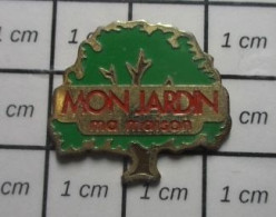 713c Pin's Pins / Beau Et Rare / MEDIAS / REVUE PRESSE ECRITE MA MAISON MON JARDIN ARBRE VERT - Medios De Comunicación