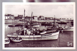 44 - LA TURBALLE - BATEAUX DANS LE PORT - ANIMÉE - - La Turballe