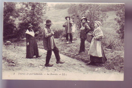 63 - TYPES D'AUVERGNE - LA BOURRÉE - ANIMÉE - - Auvergne Types D'Auvergne