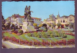 16 - COGNAC - STATUE ET PLACE FRANCOIS PREMIER - AUTOMOBILE  - - Cognac