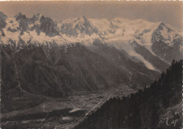 74-CHAMONIX MONT BLANC ET LES AIGUILLES-N°T1074-D/0121 - Chamonix-Mont-Blanc