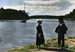 CPSM  AURAY  - Paysage Et Costumes Sur La Rivière D'Auray. - Auray