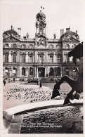 69 - LYON - Place Des Terreaux - Hotel De Ville Et Fontaine Bartholdi - Andere & Zonder Classificatie