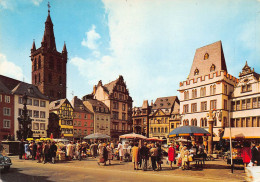 Trier An Der Mosel - Hauptmarkt Mit Steipe. Kirche St. Gangolf, Petrusbrunnen U. Marktkreuz - Taunus