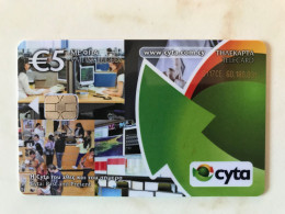CYPRUS    COLLECTORS   CARD  PAST AND PRESENT   2  NO NOTCHED ONLY 500  EX - Cipro
