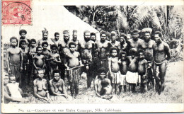 988 CALEDONIE - Cocotiers Et Tribu Canaque  - Nouvelle Calédonie