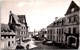 19 NEUVIC D'USSEL - La Place De La Mairie  - Other & Unclassified