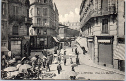 87 LIMOGES - Un Coin De La Rue Des Halles. - Limoges