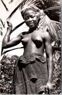 GUINEE - Une Jeune Fille.  - Guinea