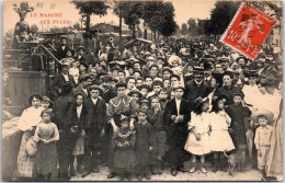 93 MONTREUIL - La Foule Au Marche Aux Puces. - Montreuil