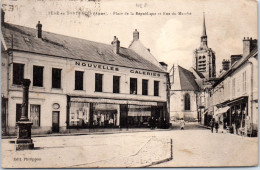 02 FERE EN TARDENOIS - Place De La Republique & Rue Du Marche  - Fere En Tardenois