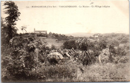 MADAGASCAR - VANGAINDRANO - La Mission, Village Indigene  - Madagascar