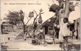 AFRIQUE OCCIDENTALE - Dans Un Village. - Sin Clasificación