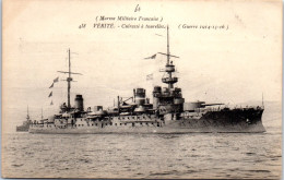 BATEAUX DE GUERRE - Un Cuirasse A Tourelles. - Warships