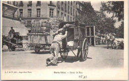 75 PARIS - PARIS VECU - Dans La Rue, Un Demenageur  - Petits Métiers à Paris