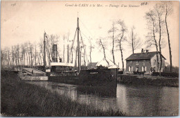 14 CAEN - Le Canal, Le Passage D'un Steamer. - Caen