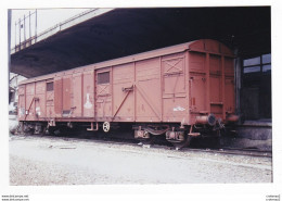 PHOTO Originale TRAINS Wagon Couvert SNCF Du Service V Point D'attache PARIS CHAROLAIS Non Datée - Treni