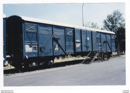 PHOTO Originale TRAINS Wagon Couvert SNCF De Service Gare D'attache Versailles Matelots Non Datée - Treinen