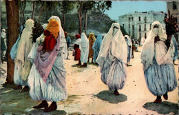 N°1896 W -cpsm Mouquères En Promenade - Scene & Tipi