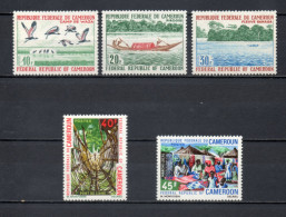 CAMEROUN N° 501 à 505   NEUFS SANS CHARNIERE COTE  9.00€    PAYSAGE OISEAUX ANIMAUX BATEAUX - Kamerun (1960-...)