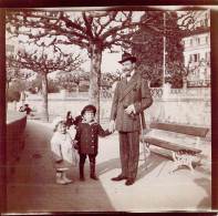 PHOTO ANCIENNE SNAPSHOT MR LIGIER DE LA PRADE ET SES FILS HAROLD ERIC BEBE NOBLESSE 10 X 10 CM - Identifizierten Personen