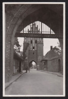 Jolie Photographie Allemagne, Porte Stargarder Tor, Neubrandenbourg, Long Texte Au Verso, 5,7 X 8,6 Cm - Places