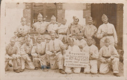 PHOTO CARTE GROUPE DE MILITAIRES DU 67e REGIMENT D'INFANTERIE CASERNE GOURAUD A SOISSONS TBE - Reggimenti