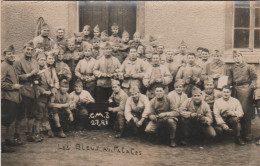 PHOTO CARTE GROUPE DE MILITAIRES DU 27e REGIMENT D'INFANTERIE  DIJON ? "LES BLEUS AUX PATATES" TBE - Reggimenti