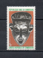 CAMEROUN N° 543  NEUF SANS CHARNIERE COTE  0.20€     MASQUE ARTISANAT - Kamerun (1960-...)