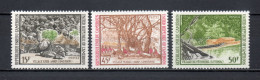 CAMEROUN N° 559 à 561   NEUFS SANS CHARNIERE COTE  3.00€    PAYSAGE VILLAGE - Camerún (1960-...)