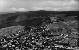 Luftkurort Wintenberg Und Blick Zum Slalomhang U Astenturm - Winterberg