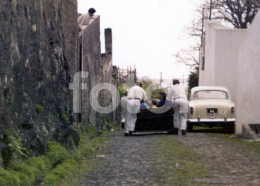 70s ORIGINAL Amateur PHOTO FUNCHAL MADEIRA PORTUGAL CAR VOITURE PEUGEOT 403 MA-34-86 AT59 - Places