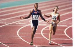 2 Photos De Presse  ATHLETISME MARION JONES  Champion Du Monde Du 100 Mêtresà  ATHENES EN 1997 - Sports