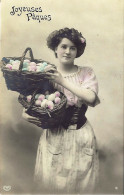 *CPA - Joyeuses Pâques  Femme Avec Paniers Plein D'oeufs - Pascua