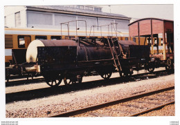 PHOTO Originale TRAINS Wagon Citerne Ancien SNCF De Service Devant Couvert "allégé" Au Fond Rame RGP Ou RTG Non Datée - Treinen